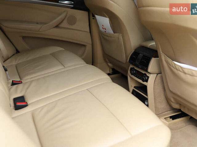 Белый БМВ Х5, объемом двигателя 3 л и пробегом 244 тыс. км за 17500 $, фото 29 на Automoto.ua