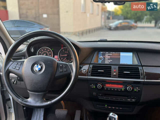 Білий БМВ Х5, об'ємом двигуна 3 л та пробігом 330 тис. км за 15500 $, фото 79 на Automoto.ua