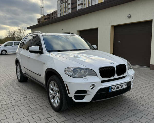 Білий БМВ Х5, об'ємом двигуна 2.99 л та пробігом 259 тис. км за 16000 $, фото 33 на Automoto.ua