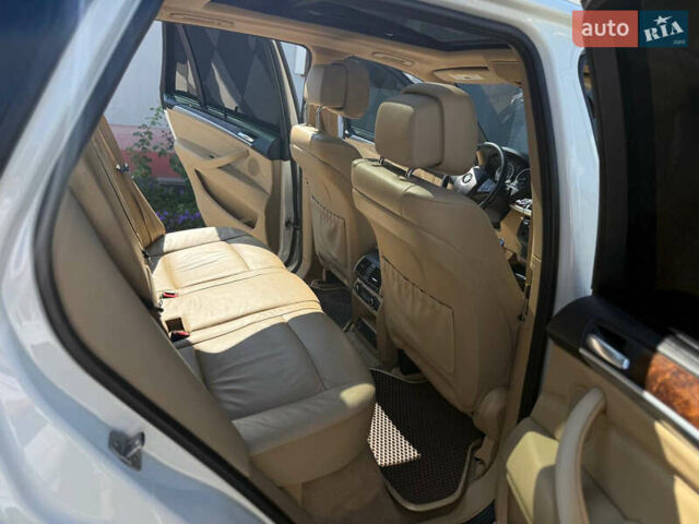 Белый БМВ Х5, объемом двигателя 3 л и пробегом 231 тыс. км за 11999 $, фото 27 на Automoto.ua