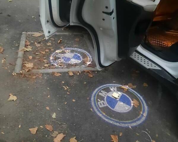 Белый БМВ Х5, объемом двигателя 3 л и пробегом 213 тыс. км за 18500 $, фото 13 на Automoto.ua