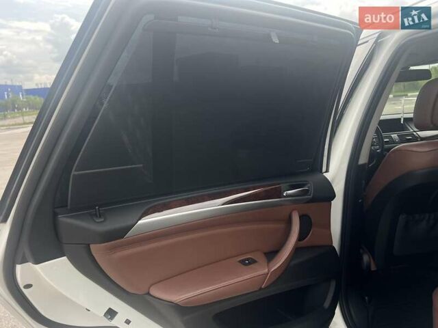 Белый БМВ Х5, объемом двигателя 3 л и пробегом 189 тыс. км за 21500 $, фото 28 на Automoto.ua