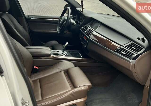 Белый БМВ Х5, объемом двигателя 2.99 л и пробегом 230 тыс. км за 18500 $, фото 15 на Automoto.ua