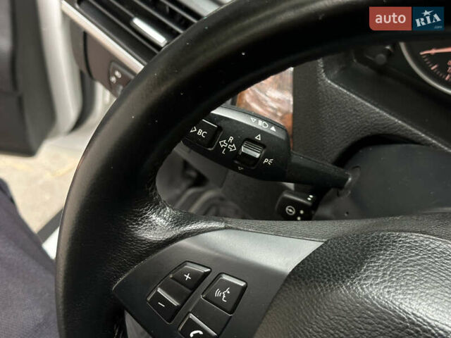 Белый БМВ Х5, объемом двигателя 3 л и пробегом 251 тыс. км за 17500 $, фото 36 на Automoto.ua