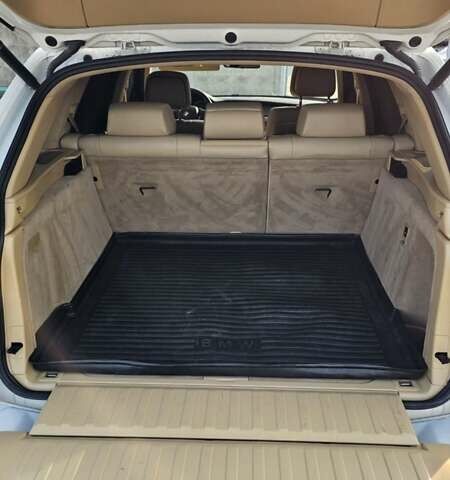 Белый БМВ Х5, объемом двигателя 3 л и пробегом 347 тыс. км за 17000 $, фото 13 на Automoto.ua