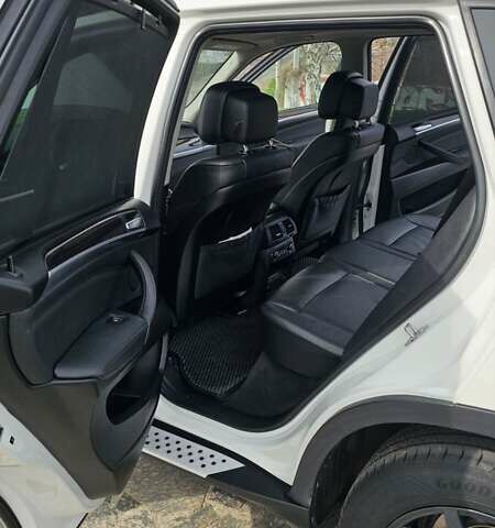 Білий БМВ Х5, об'ємом двигуна 2.99 л та пробігом 212 тис. км за 21100 $, фото 16 на Automoto.ua