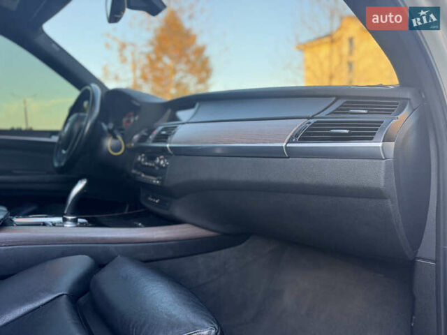 Белый БМВ Х5, объемом двигателя 3 л и пробегом 234 тыс. км за 15800 $, фото 43 на Automoto.ua