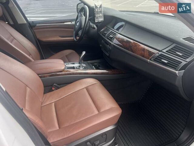 Белый БМВ Х5, объемом двигателя 3 л и пробегом 189 тыс. км за 21500 $, фото 21 на Automoto.ua