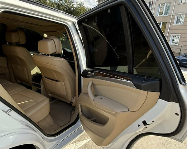Белый БМВ Х5, объемом двигателя 3 л и пробегом 364 тыс. км за 16800 $, фото 13 на Automoto.ua