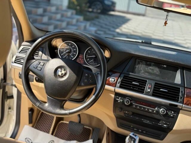 Белый БМВ Х5, объемом двигателя 3 л и пробегом 220 тыс. км за 12500 $, фото 5 на Automoto.ua