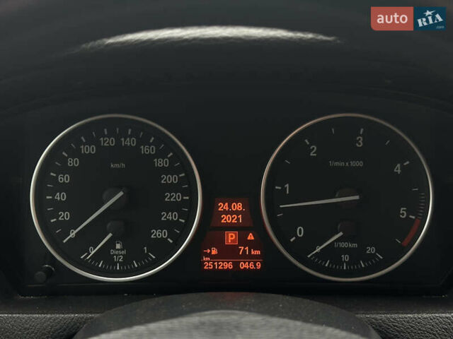 Белый БМВ Х5, объемом двигателя 3 л и пробегом 251 тыс. км за 17500 $, фото 54 на Automoto.ua