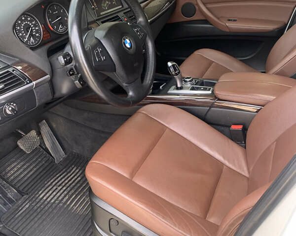Белый БМВ Х5, объемом двигателя 2.99 л и пробегом 219 тыс. км за 16500 $, фото 9 на Automoto.ua