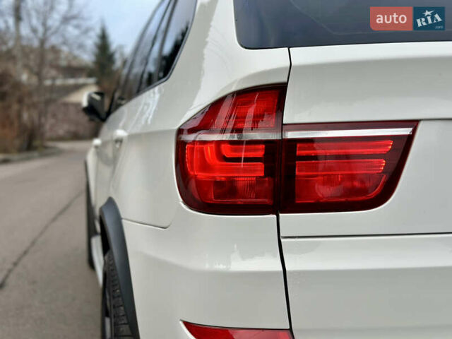 Белый БМВ Х5, объемом двигателя 3 л и пробегом 214 тыс. км за 18500 $, фото 13 на Automoto.ua