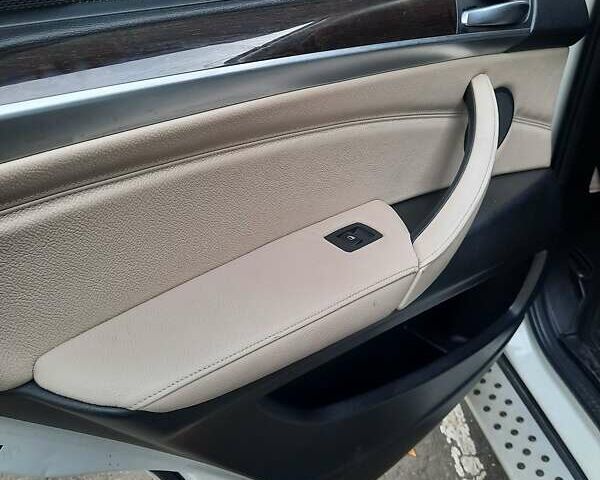 Белый БМВ Х5, объемом двигателя 3 л и пробегом 213 тыс. км за 18500 $, фото 8 на Automoto.ua