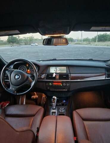 Белый БМВ Х5, объемом двигателя 4.39 л и пробегом 270 тыс. км за 17000 $, фото 5 на Automoto.ua