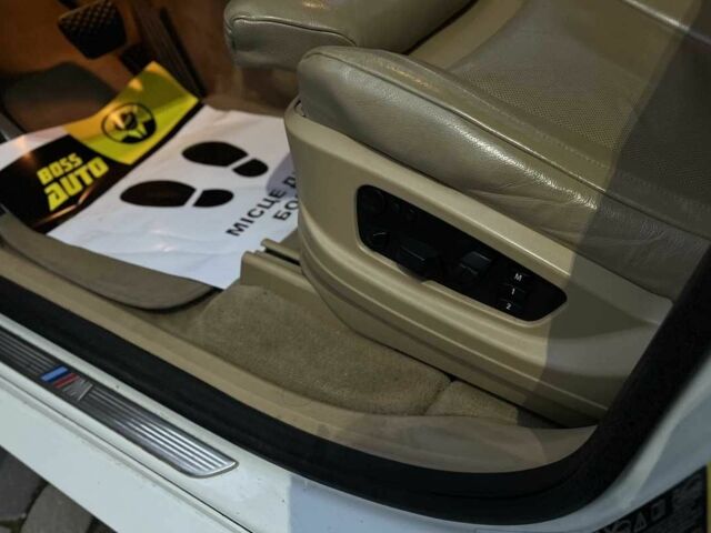 Белый БМВ Х5, объемом двигателя 3 л и пробегом 325 тыс. км за 13700 $, фото 20 на Automoto.ua