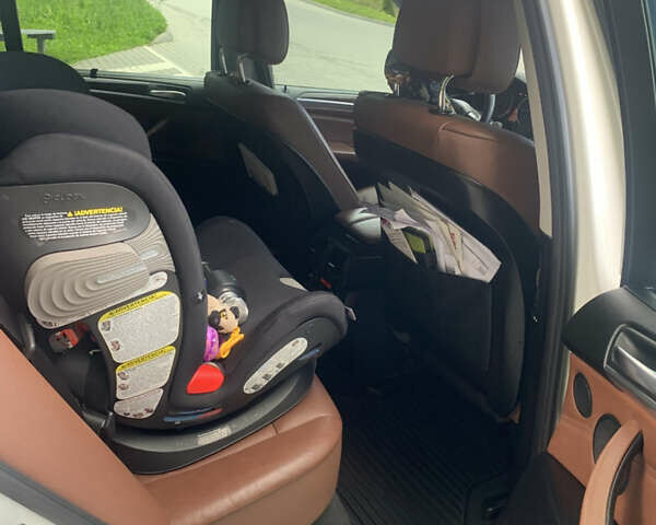 Белый БМВ Х5, объемом двигателя 3 л и пробегом 223 тыс. км за 18500 $, фото 5 на Automoto.ua