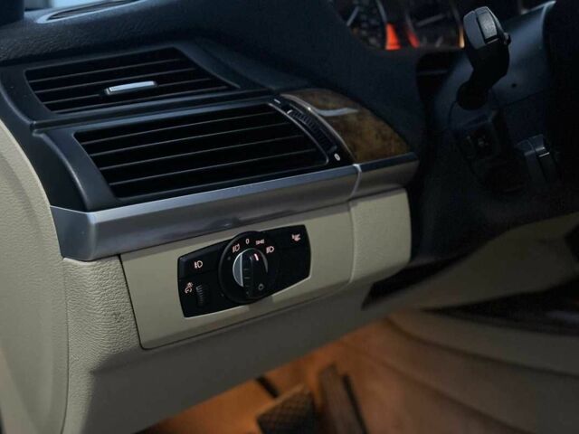 Белый БМВ Х5, объемом двигателя 3 л и пробегом 325 тыс. км за 13700 $, фото 19 на Automoto.ua