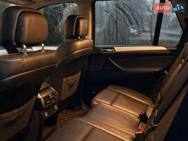 Белый БМВ Х5, объемом двигателя 3 л и пробегом 264 тыс. км за 10900 $, фото 5 на Automoto.ua