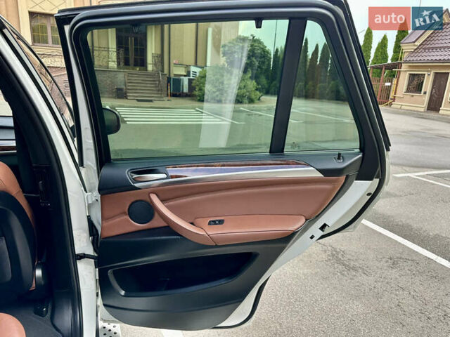 Белый БМВ Х5, объемом двигателя 3 л и пробегом 214 тыс. км за 18499 $, фото 33 на Automoto.ua