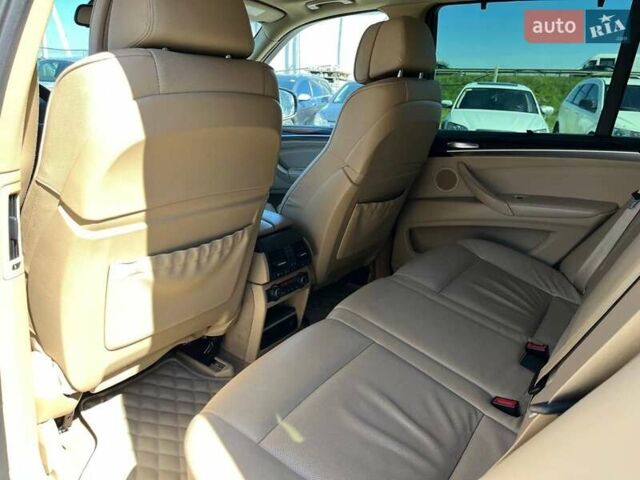 Белый БМВ Х5, объемом двигателя 3 л и пробегом 243 тыс. км за 11800 $, фото 7 на Automoto.ua