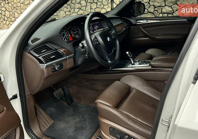 Белый БМВ Х5, объемом двигателя 2.99 л и пробегом 230 тыс. км за 18500 $, фото 13 на Automoto.ua