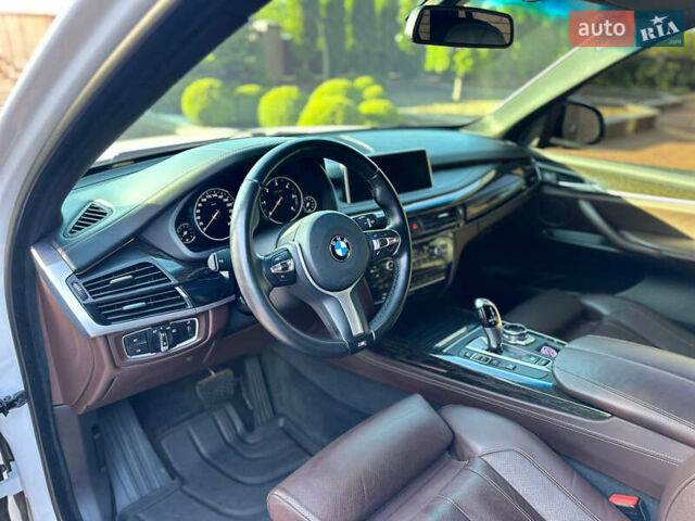 Белый БМВ Х5, объемом двигателя 2.99 л и пробегом 210 тыс. км за 30000 $, фото 15 на Automoto.ua