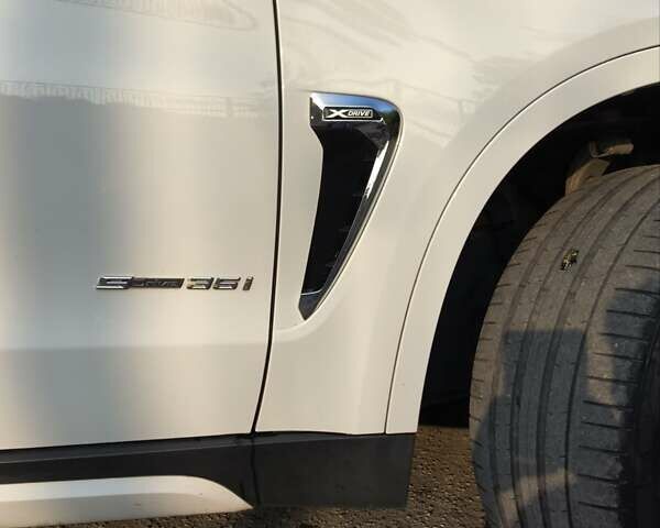 Белый БМВ Х5, объемом двигателя 3 л и пробегом 210 тыс. км за 18900 $, фото 2 на Automoto.ua