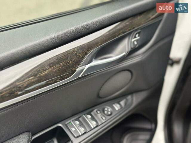 Белый БМВ Х5, объемом двигателя 3 л и пробегом 185 тыс. км за 26300 $, фото 22 на Automoto.ua