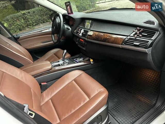 БМВ Х5 2013 в Тернополе на Automoto.ua Белый БМВ Х5, объемом двигателя 2.98 л и пробегом 222 тыс. км за 16666 $, фото 27 на Automoto.ua