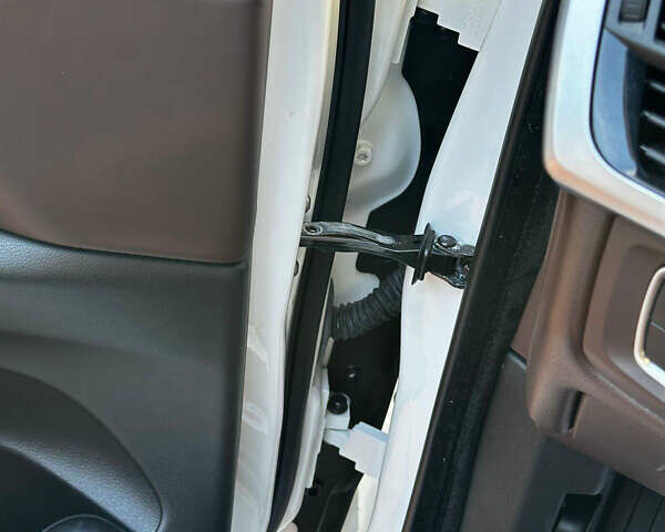 Белый БМВ Х5, объемом двигателя 2.99 л и пробегом 210 тыс. км за 32500 $, фото 12 на Automoto.ua