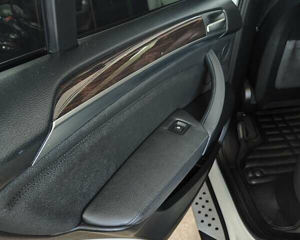 БМВ Х5 2013 в Киеве на Automoto.ua Белый БМВ Х5, объемом двигателя 3 л и пробегом 162 тыс. км за 22000 $, фото 38 на Automoto.ua