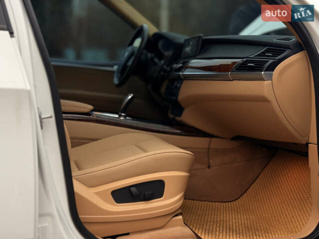 Білий БМВ Х5, об'ємом двигуна 2.98 л та пробігом 234 тис. км за 14800 $, фото 16 на Automoto.ua
