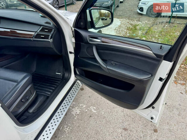 Білий БМВ Х5, об'ємом двигуна 3 л та пробігом 162 тис. км за 22500 $, фото 35 на Automoto.ua