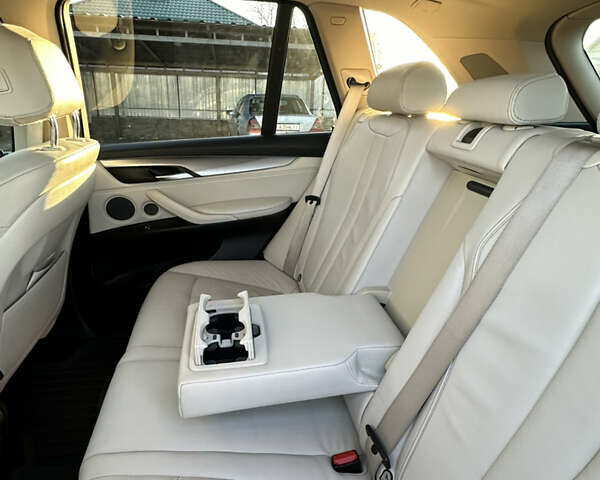 Белый БМВ Х5, объемом двигателя 2.99 л и пробегом 290 тыс. км за 22900 $, фото 3 на Automoto.ua