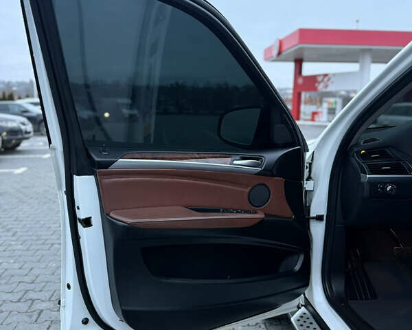 Белый БМВ Х5, объемом двигателя 3 л и пробегом 224 тыс. км за 13300 $, фото 43 на Automoto.ua