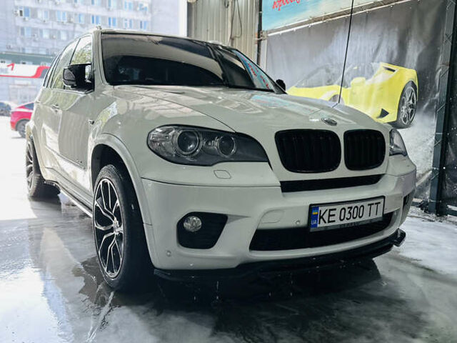 Белый БМВ Х5, объемом двигателя 3 л и пробегом 208 тыс. км за 15500 $, фото 5 на Automoto.ua