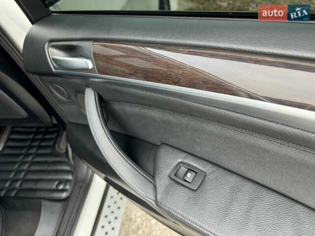 Білий БМВ Х5, об'ємом двигуна 3 л та пробігом 162 тис. км за 22500 $, фото 30 на Automoto.ua