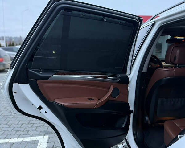 Белый БМВ Х5, объемом двигателя 3 л и пробегом 224 тыс. км за 13300 $, фото 47 на Automoto.ua