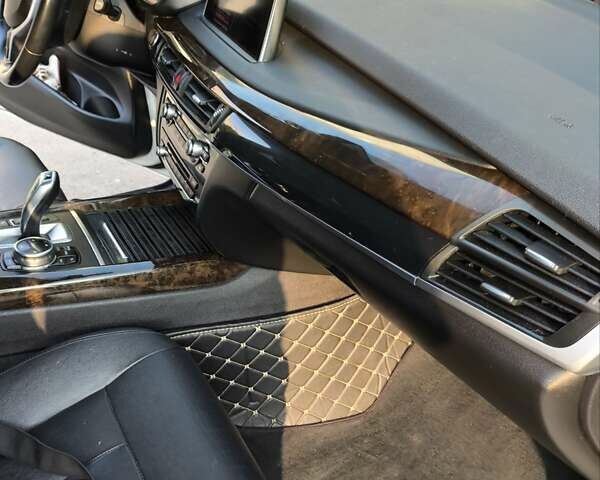 Белый БМВ Х5, объемом двигателя 3 л и пробегом 210 тыс. км за 18900 $, фото 17 на Automoto.ua