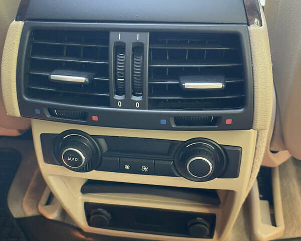 Белый БМВ Х5, объемом двигателя 2.98 л и пробегом 204 тыс. км за 15500 $, фото 9 на Automoto.ua