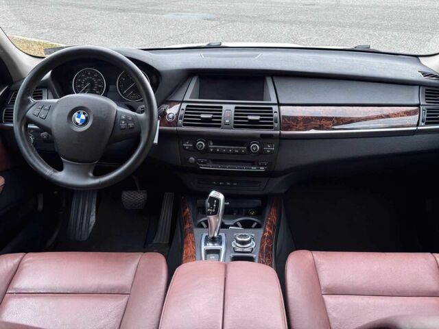 Белый БМВ Х5, объемом двигателя 3 л и пробегом 81 тыс. км за 4500 $, фото 9 на Automoto.ua