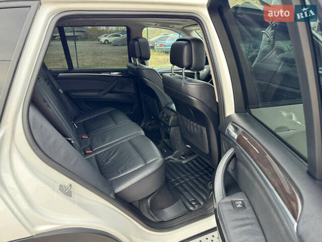 Білий БМВ Х5, об'ємом двигуна 3 л та пробігом 162 тис. км за 22500 $, фото 31 на Automoto.ua