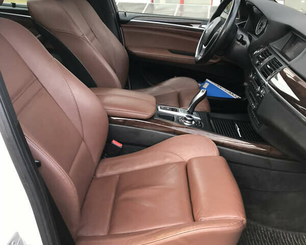 Білий БМВ Х5, об'ємом двигуна 3 л та пробігом 280 тис. км за 17900 $, фото 28 на Automoto.ua