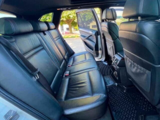 Белый БМВ Х5, объемом двигателя 4.4 л и пробегом 83 тыс. км за 4750 $, фото 11 на Automoto.ua