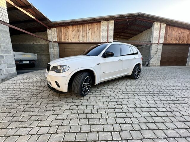 Белый БМВ Х5, объемом двигателя 3 л и пробегом 217 тыс. км за 17000 $, фото 1 на Automoto.ua