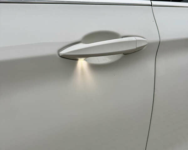 Білий БМВ Х5, об'ємом двигуна 2.98 л та пробігом 245 тис. км за 18900 $, фото 10 на Automoto.ua