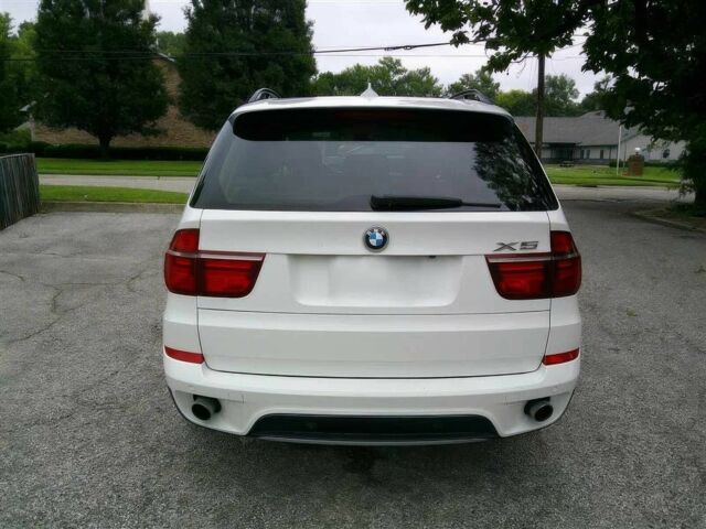 Белый БМВ Х5, объемом двигателя 3 л и пробегом 105 тыс. км за 3000 $, фото 4 на Automoto.ua