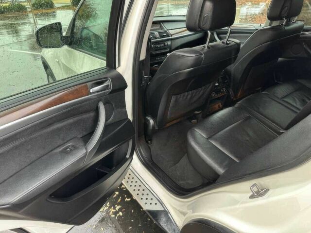 Белый БМВ Х5, объемом двигателя 3 л и пробегом 84 тыс. км за 3000 $, фото 13 на Automoto.ua