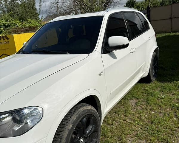 Белый БМВ Х5, объемом двигателя 2.98 л и пробегом 180 тыс. км за 13000 $, фото 1 на Automoto.ua